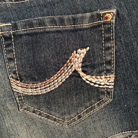 YMI Denim Bootie Shorts EUC - Picture 6 of 8